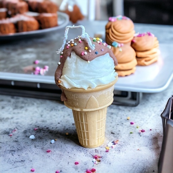 ⚠️SALE Candle /Handmade White Ice Cream Cone With Chocolate Drizzle SEND OFFERS - Picture 2 of 4
